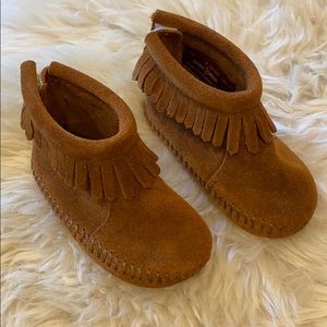 Brand New Sz 2 Minnetonka Suede Back Flap Bootie